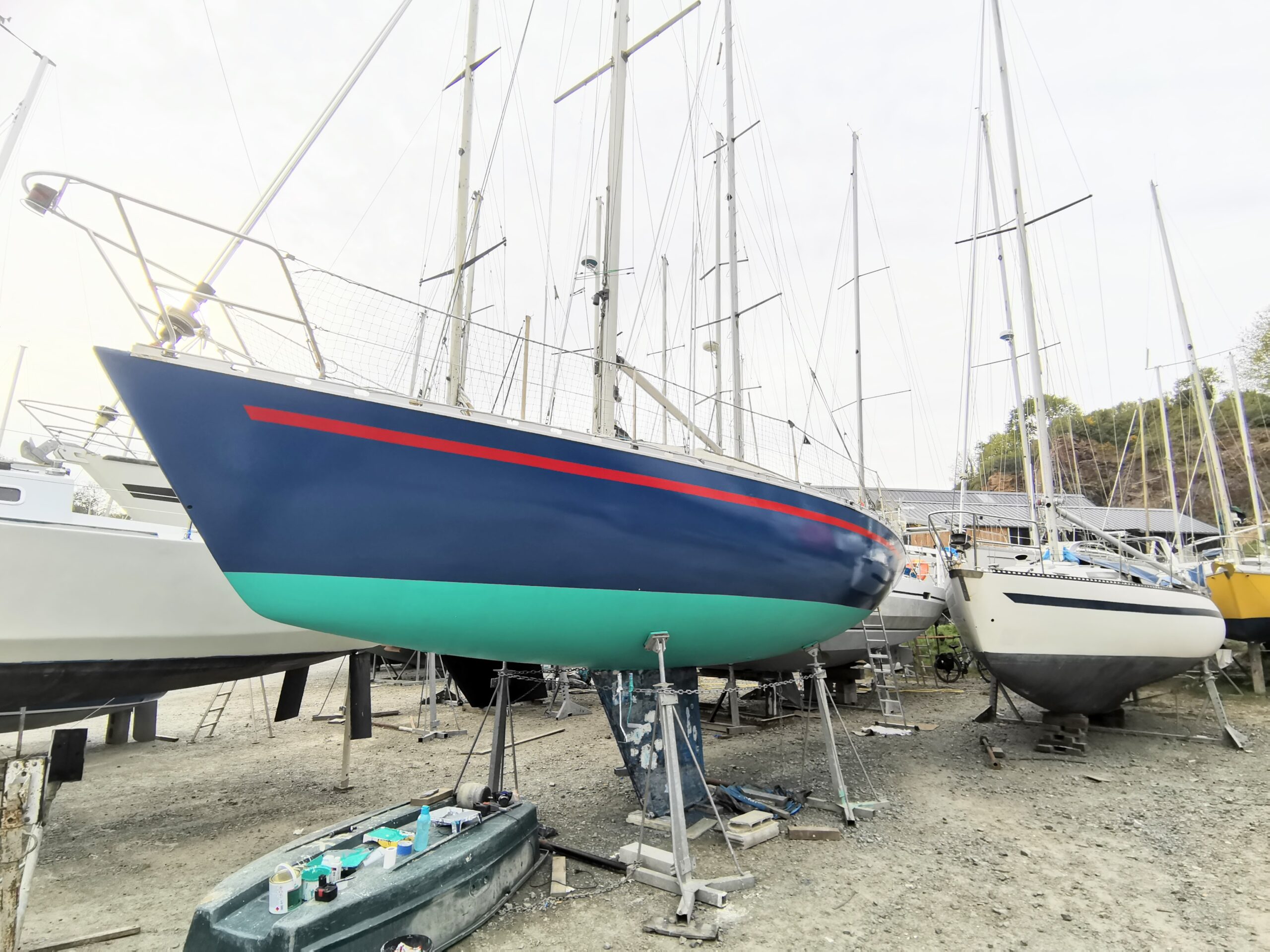 Nouvelle peinture de la coque du bateau Blog voilier First 32 Tomiak